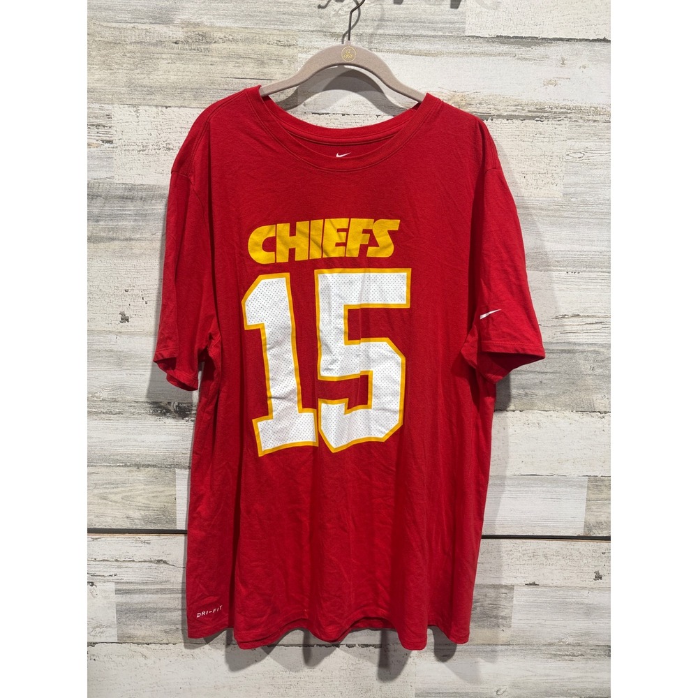 Nike T-shirt Mens 2XL Red Patrick Mahomes Chiefs Football Jersey Tee EUC